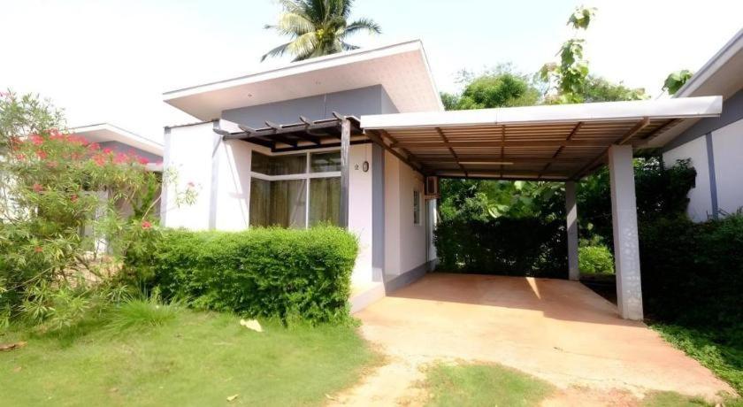 Sixty-Nine Resort Nakhon Phanom Exterior foto